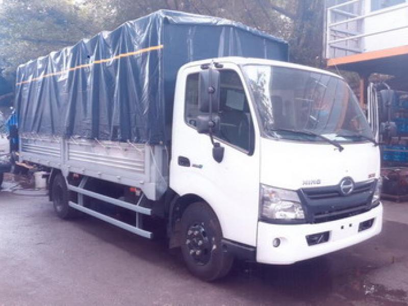 Hino XZU720L thùng mui bạt tải trọng 3.450 kg